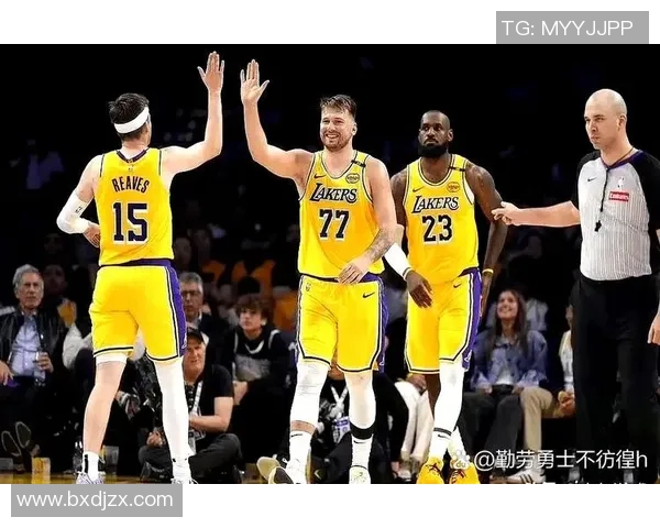 2015年湖人对阵快船的经典对决回顾与精彩瞬间分析 2015年湖人对阵快船的经典对决回顾与精彩瞬间分析